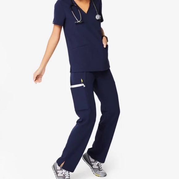 Figs Pants - Figs Kade Cargo Scrub Pants in Navy Blue, size Medium
